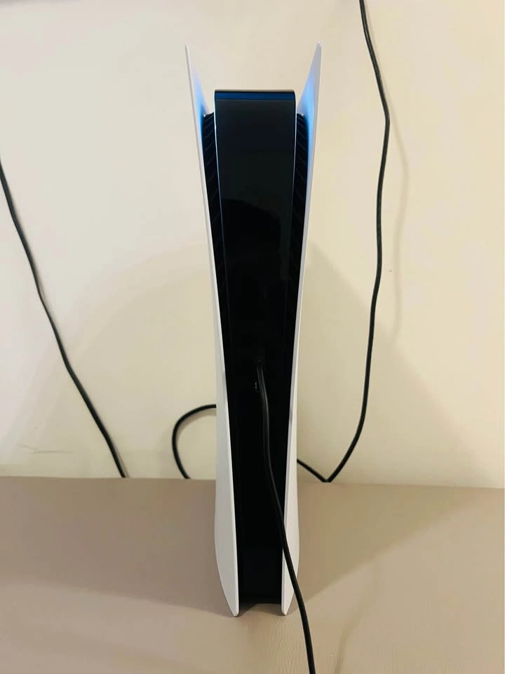 PS5 Digital + 1 Controller - photo 3
