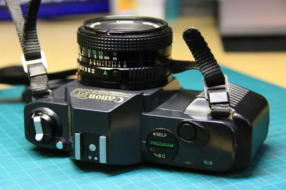 Canon T50 Film Camera w/ FD 50mm 1.8 Lens - photo 2