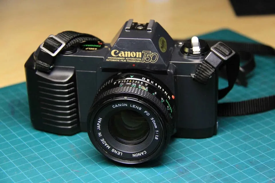 Canon T50 Film Camera w/ FD 50mm 1.8 Lens - photo 3