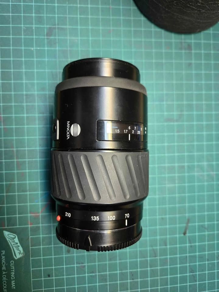 Minolta Maxxum AF Zoom 70-210mm Lens - photo 3