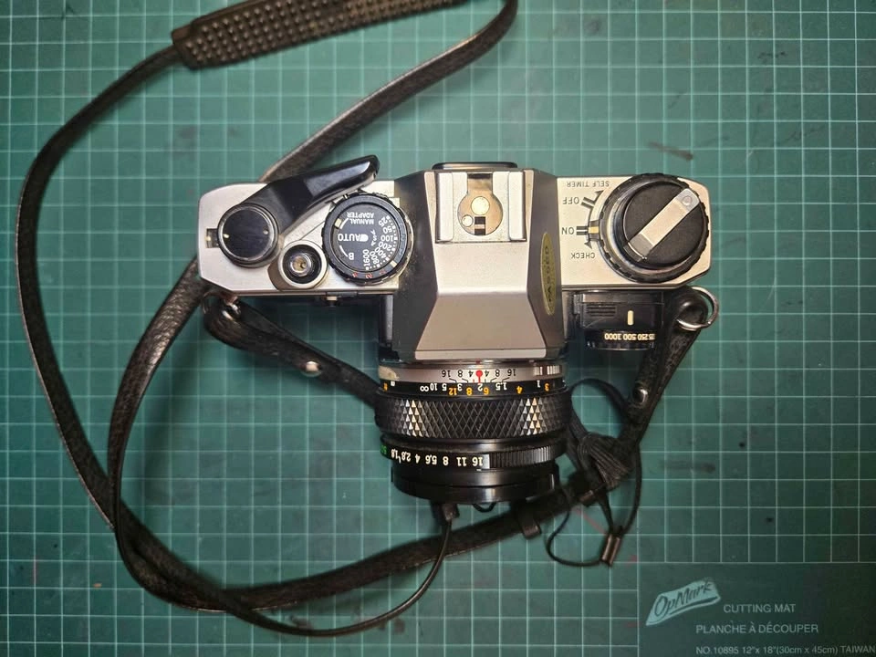 Olympus OM10 with Zuiko 50mm f/1.8 Lens - photo 2