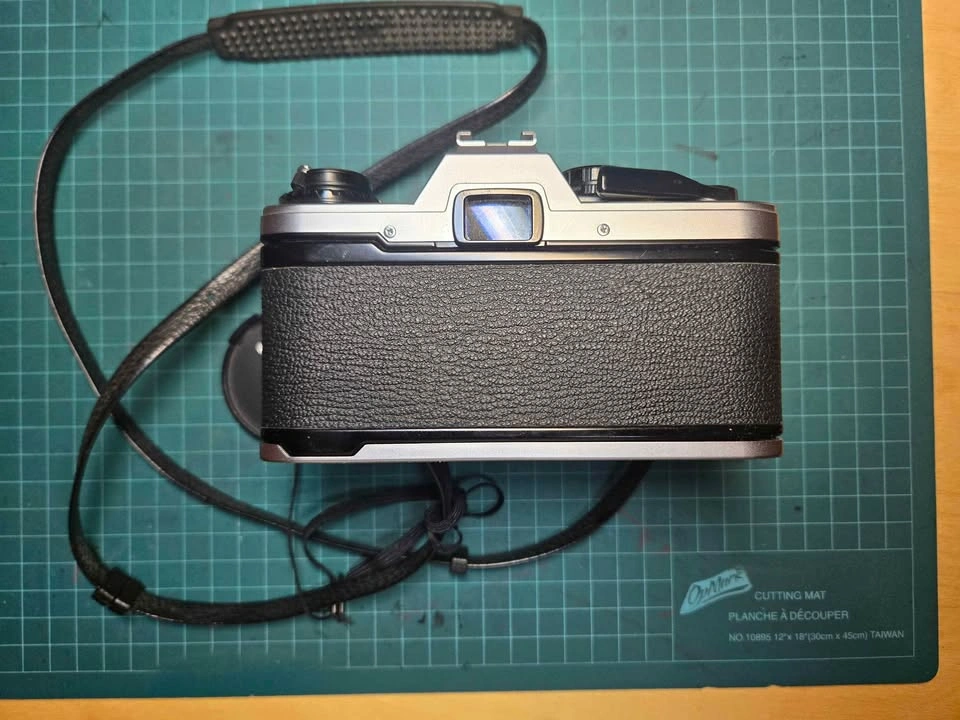 Olympus OM10 with Zuiko 50mm f/1.8 Lens - photo 3