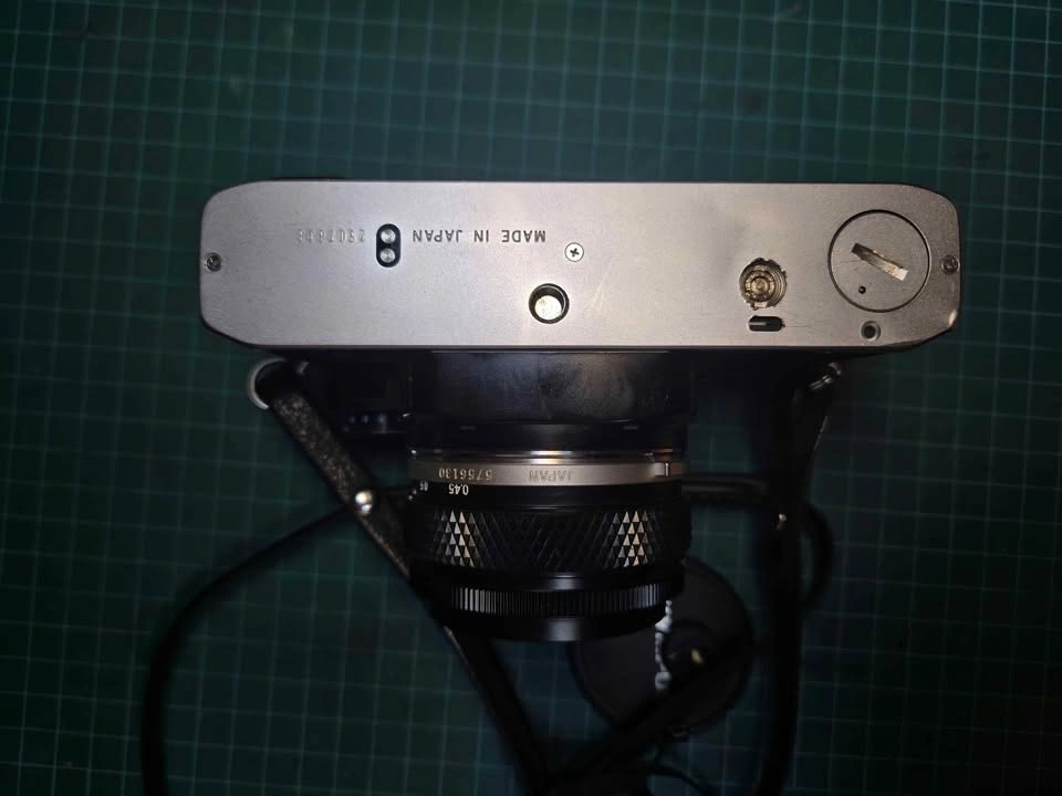 Olympus OM10 with Zuiko 50mm f/1.8 Lens - photo 4