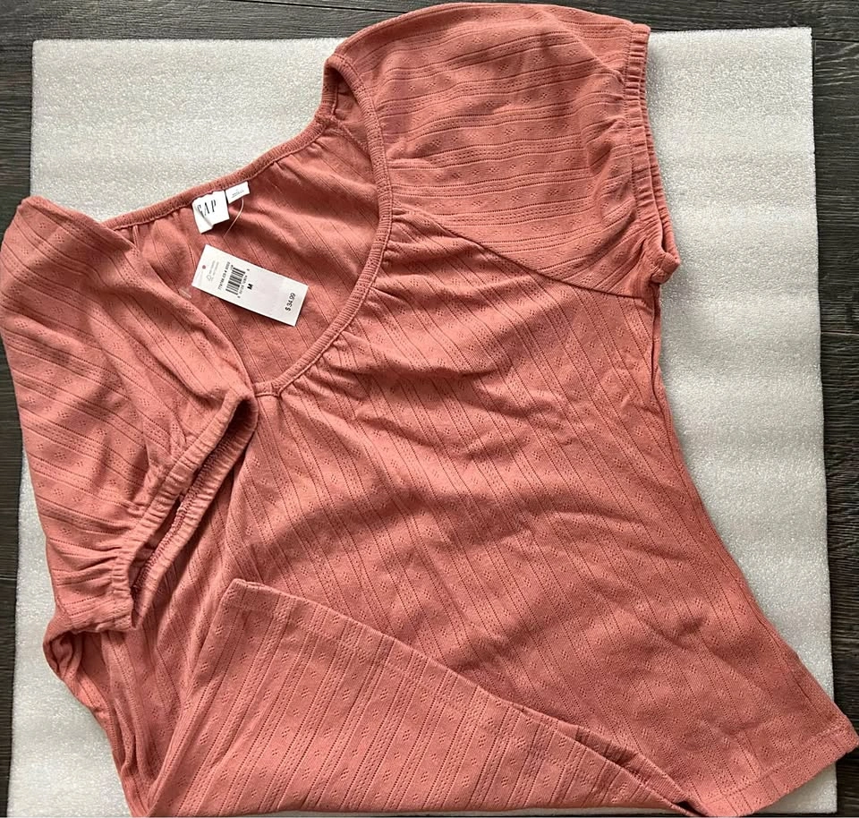 GAP Short Sleeve Top