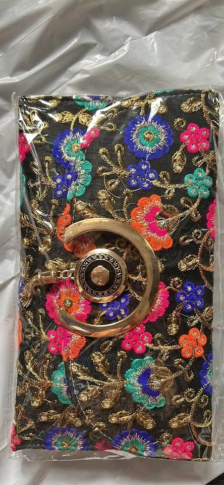Embroidered Floral Clutch Bag(3)