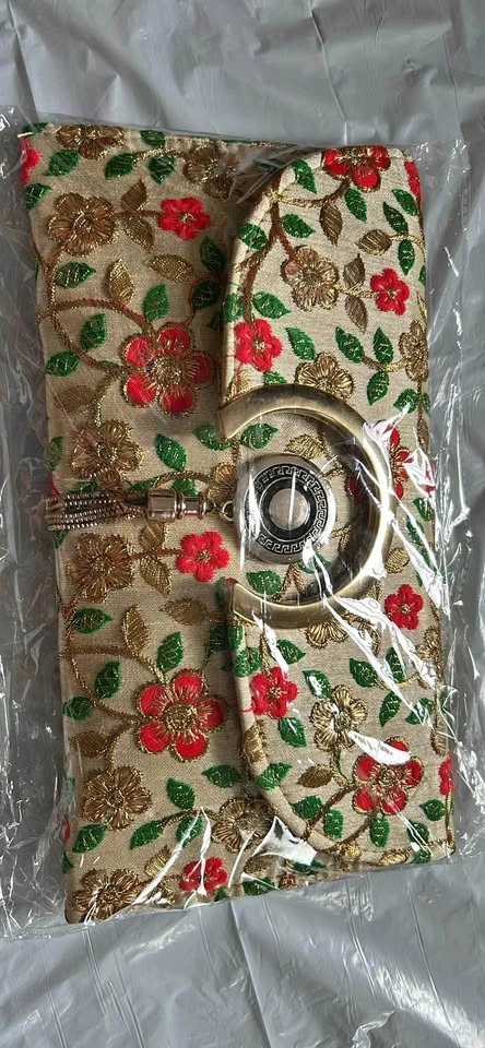 Floral Embroidered Clutch Bag(2)