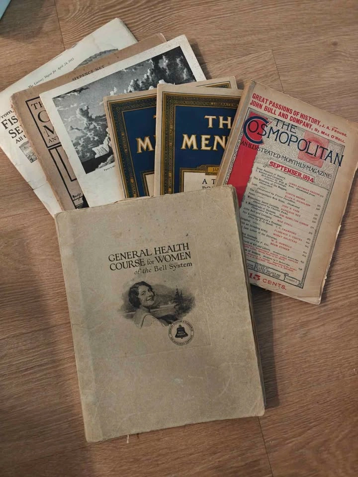 Vintage paper ephemera, papers, magazines - photo 2