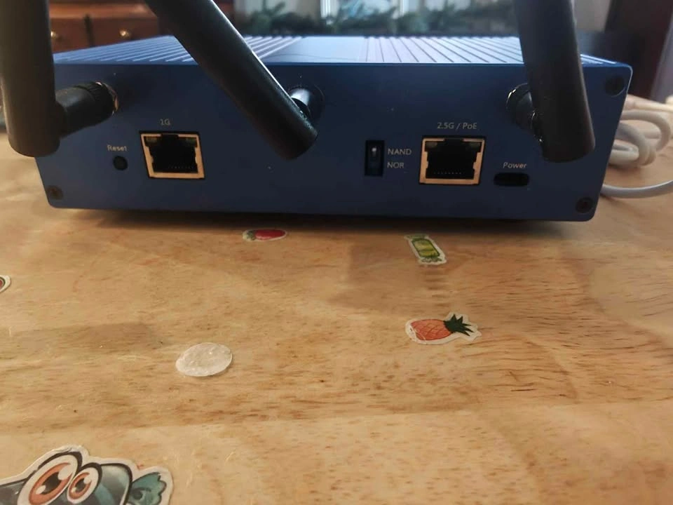 Openwrt One router - photo 2