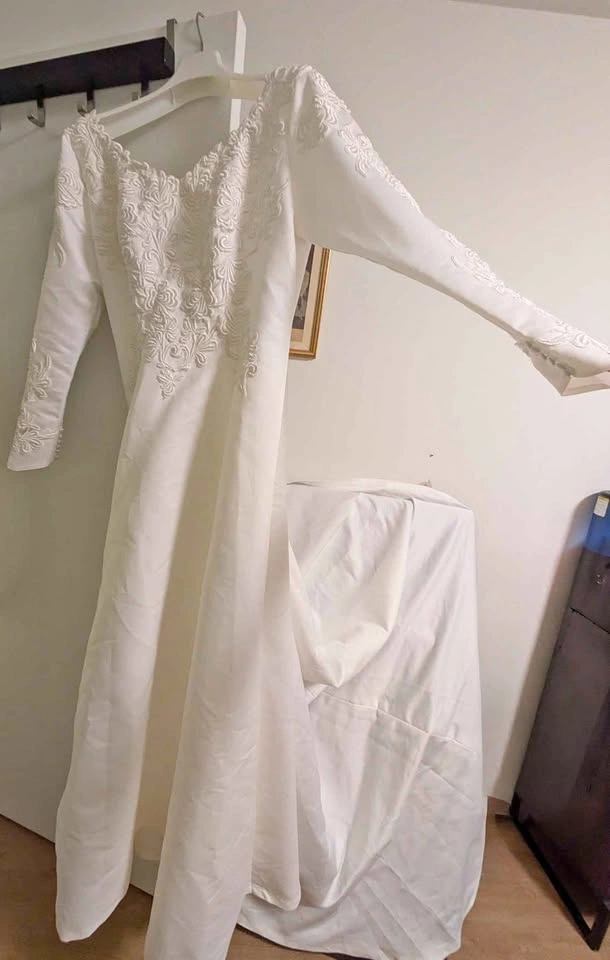 Vintage Y2K/90s wedding gown veil set