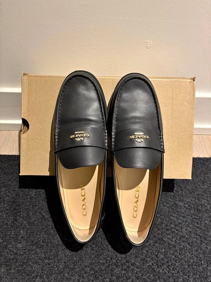 Coach Janie Leather Loafers – Black – Like New – With Box US 8.5