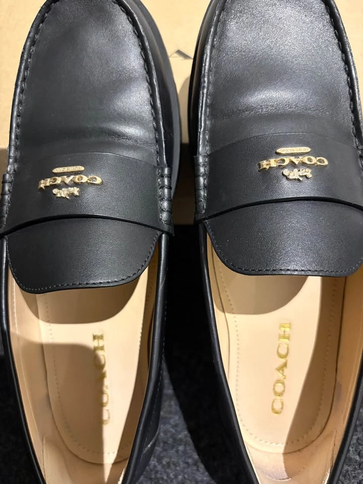 Coach Janie Leather Loafers – Black – Like New – With Box US 8.5 - photo 2
