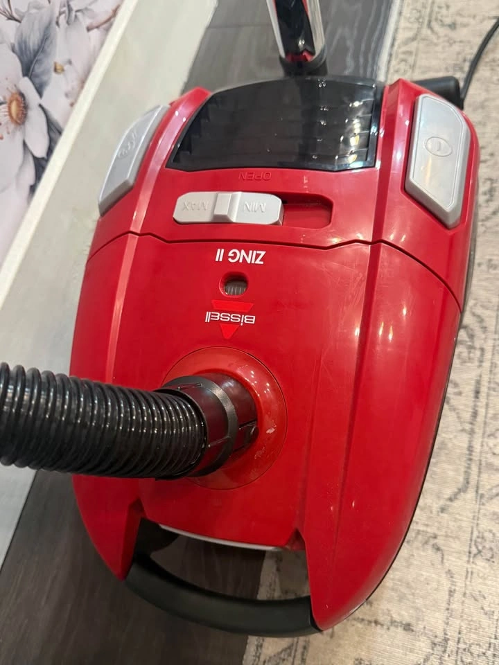 Bissell Zing II Canister Vacuum - photo 2