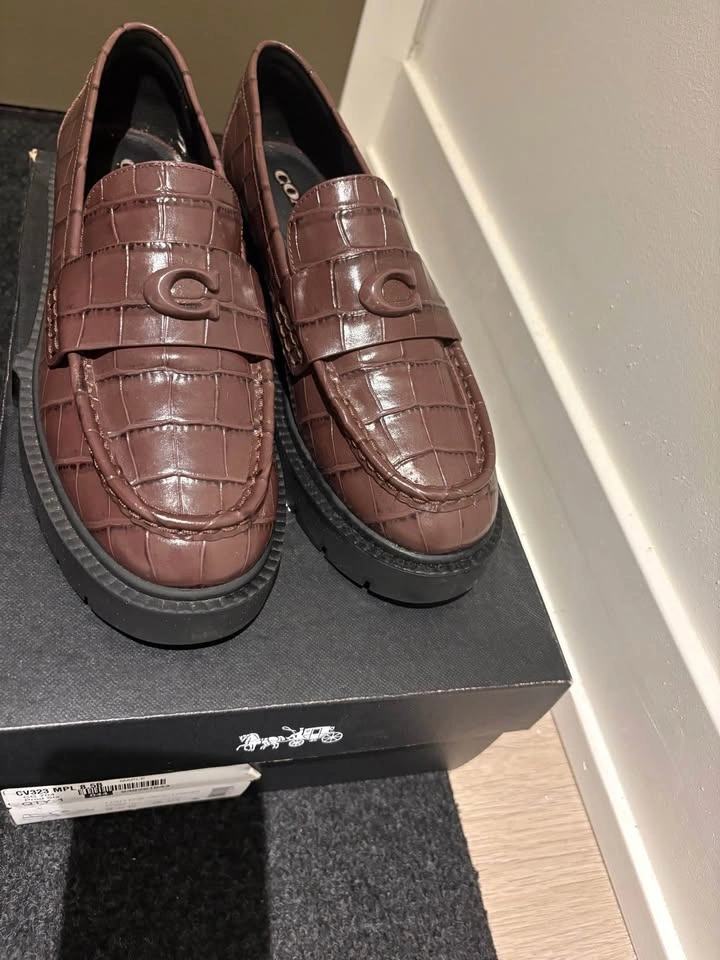 Coach Leah Croc Embossed Leather Loafers – Brown – New with Box - photo 5