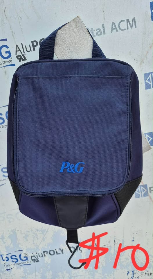 LOTS OF BAGS, Like new; dress /suit luggage... - photo 3