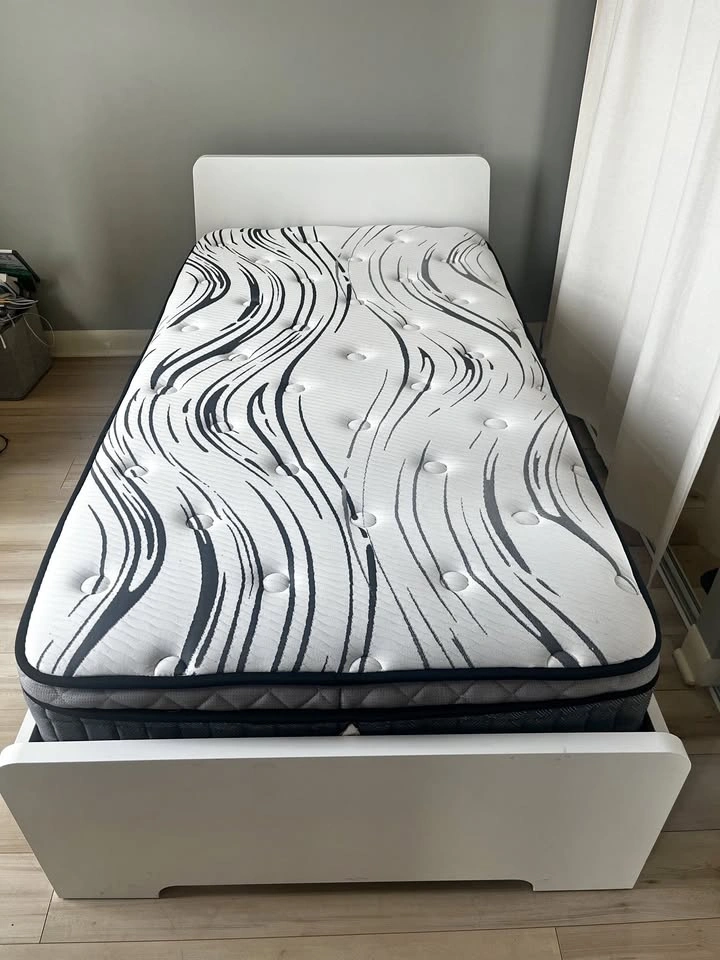 Twin / Single Mattress (Springwall) - Clean, Smoke-Free Home