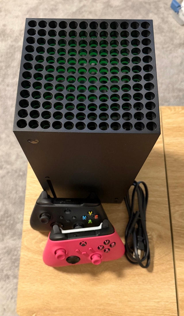 Xbox Series X 1TB + 2 Controllers – $800 CAD - photo 3