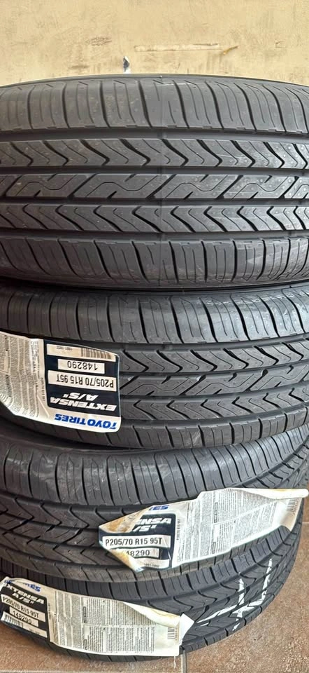 4 New Toyo Extensa A/S II P205/70 R15 Tires