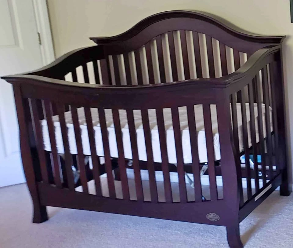 Convertible Baby Crib to Toddler Bed