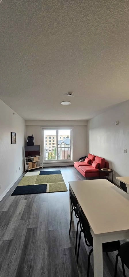 Spacious 2 Bed / 2 Bath Apartment for Lease Takeover
