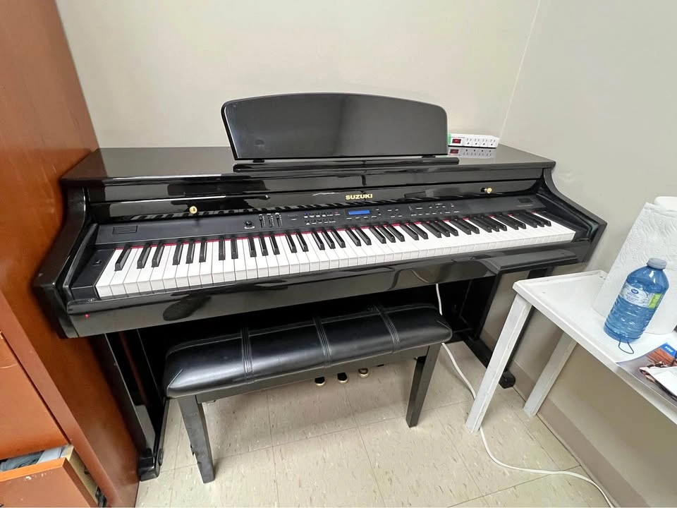 Suzuki electric piano