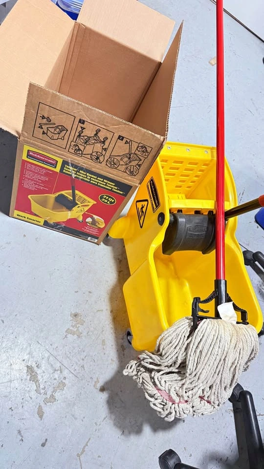 Mop with bucket