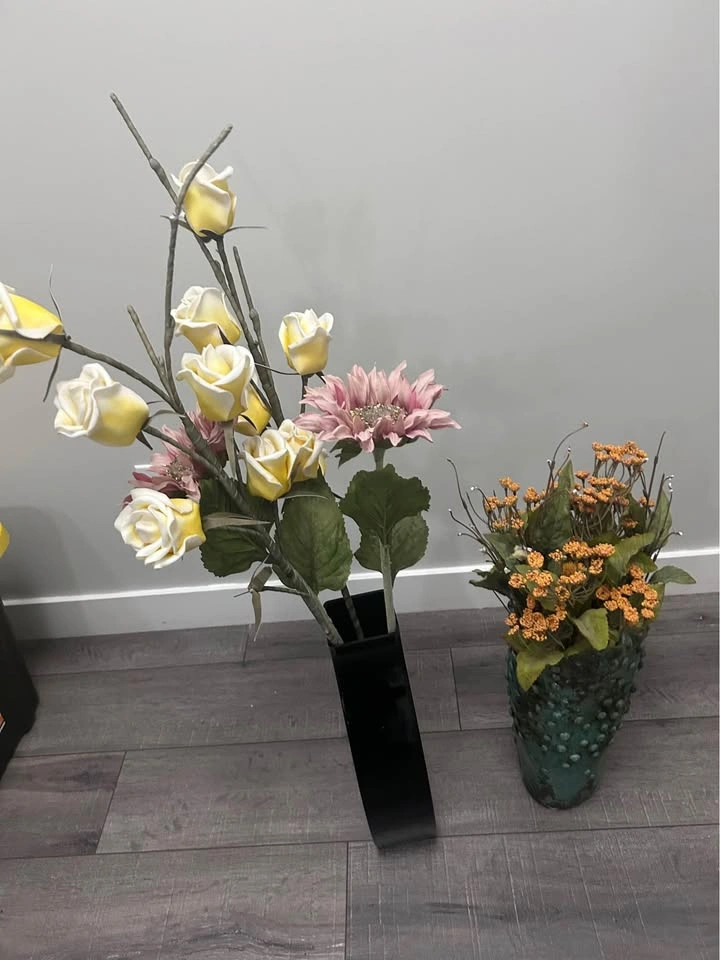 Vases with Artificial Flowers – Modern Home Décor - photo 2