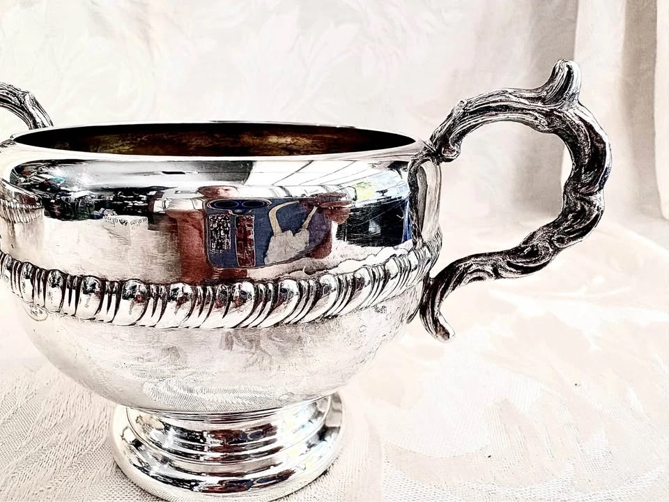 Vintage Silver-Plated Creamer and Sugar Bowl Set - photo 4