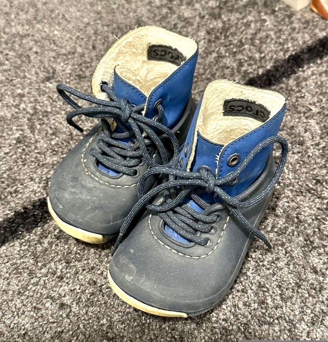 Old Navy Snow Pants 3T and Croc Boots 6/7T - photo 3