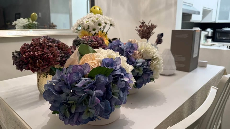 Artificial Hydrangea and Lily Floral Arrangements in Ceramic Pot - photo 3