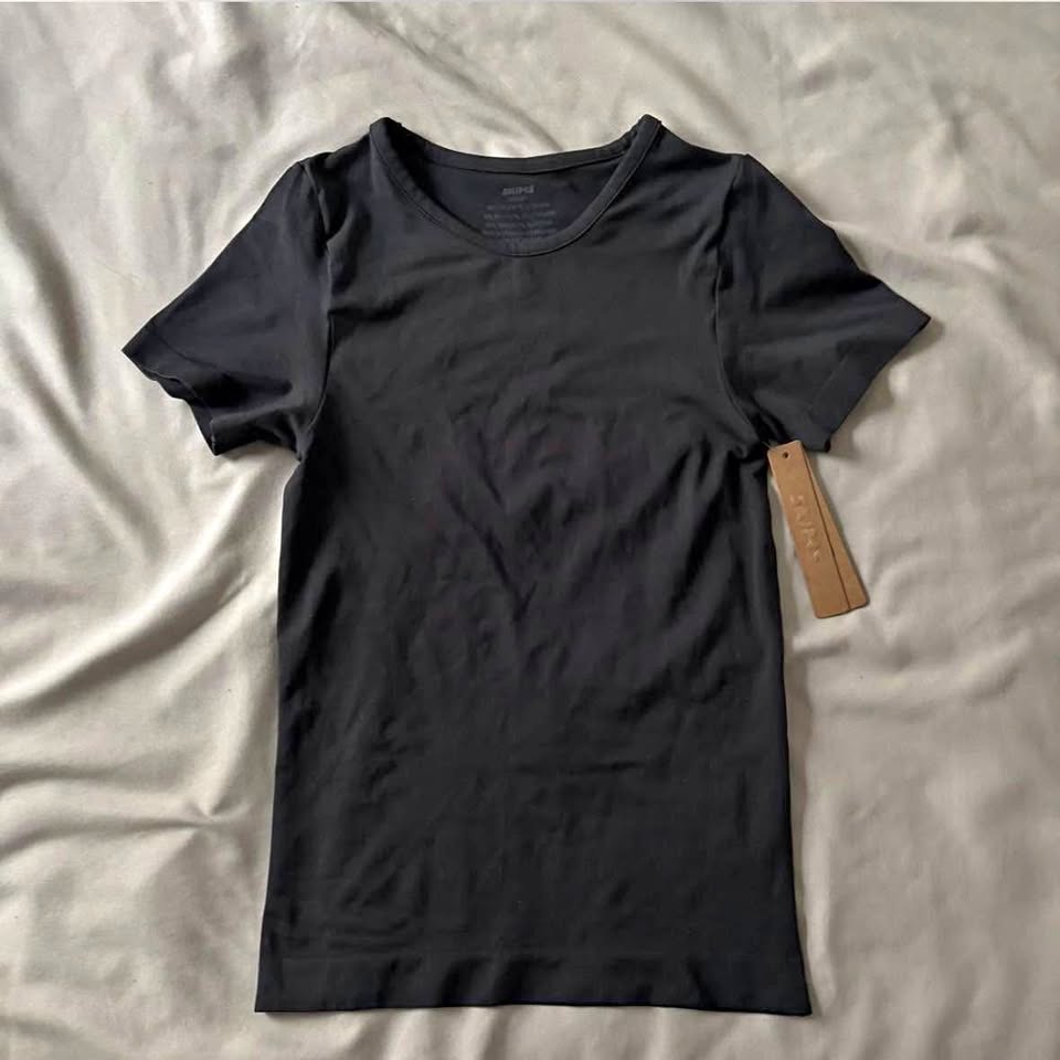 Skims Black Soft Smoothing Seamless T-Shirt