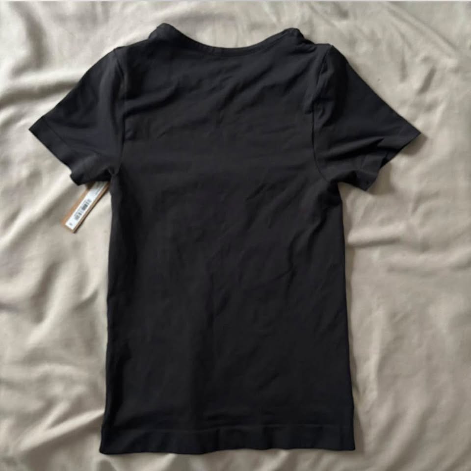 Skims Black Soft Smoothing Seamless T-Shirt - photo 4