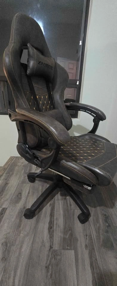 Ergonomic Leather Gaming/Office Chair with Wheels - photo 4