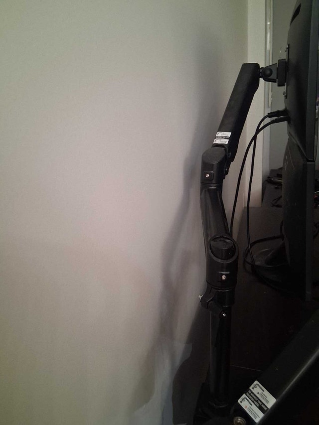 3 21.5" Asus 1080P Monitors - photo 3