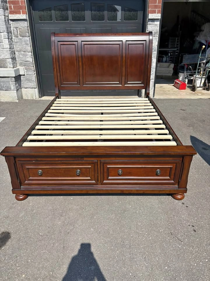 Brown Wood Queen Size Bedroom Set Frame - Free Delivery
