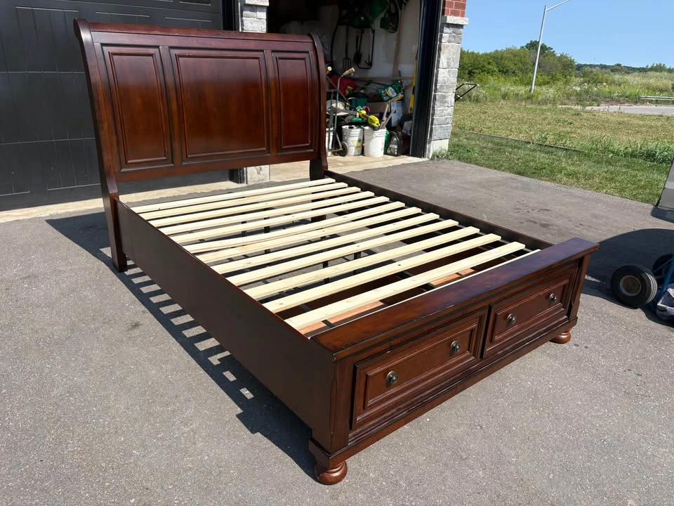 Brown Wood Queen Size Bedroom Set Frame - Free Delivery - photo 2