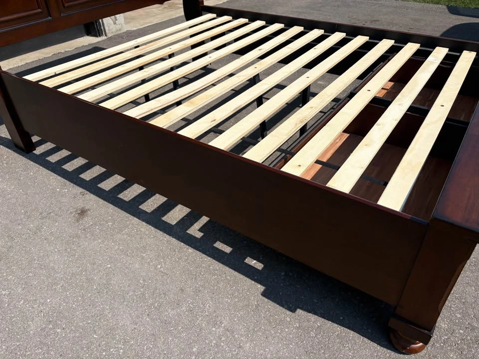 Brown Wood Queen Size Bedroom Set Frame - Free Delivery - photo 4