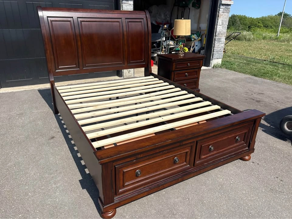 Queen Bedroom Set with Frame, Side Table and Lamp- Free Delivery - photo 2