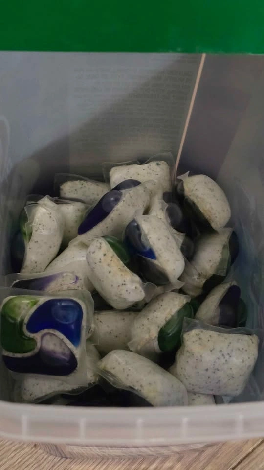 Cascade Platinum Plus and Kirkland Dishwasher Detergent Pacs - photo 2