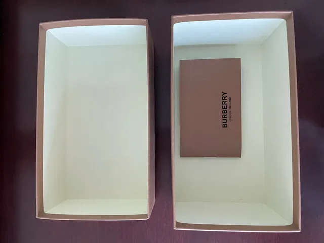 Burberry box and booklet 2024 image indicator(2)