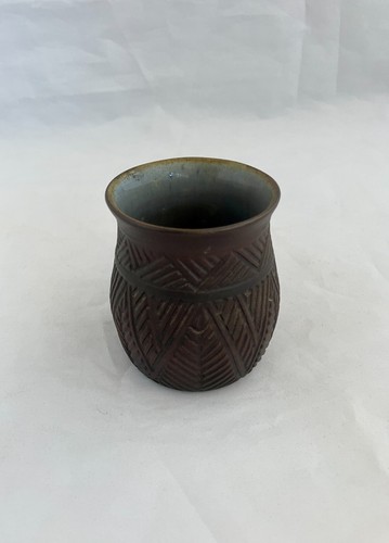 KANYENGEH POTTERY Six Nations of the Grand River Mohawk Vase