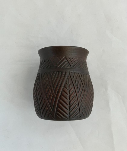 KANYENGEH POTTERY Six Nations of the Grand River Mohawk Vase - photo 2