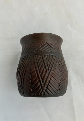 KANYENGEH POTTERY Six Nations of the Grand River Mohawk Vase - photo 3