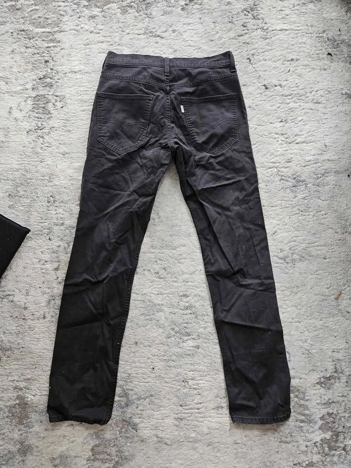 Black Levi's jeans, size 28 - photo 2