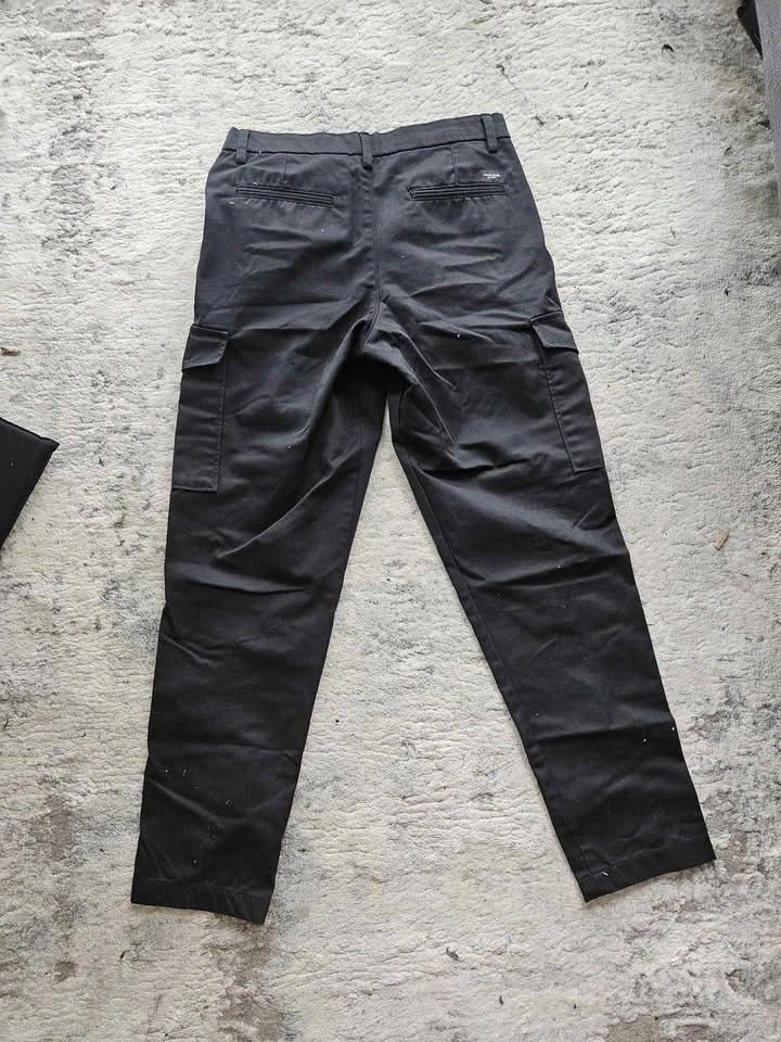Jack and Jones black cargo pants, size 29 - photo 2