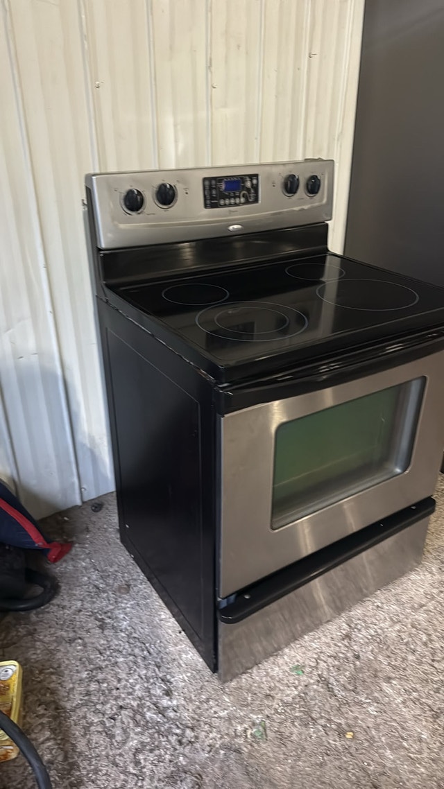 Whirlpool Electric Stove - photo 3