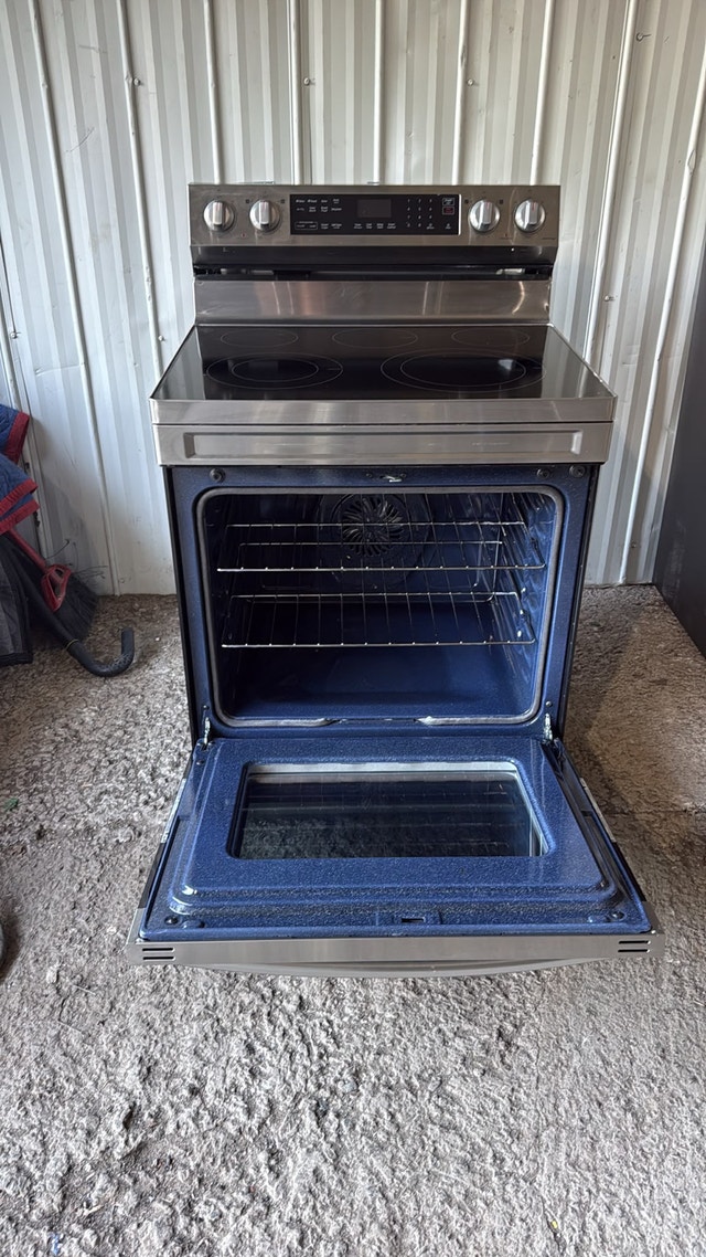 Samsung Electric Stove - photo 2