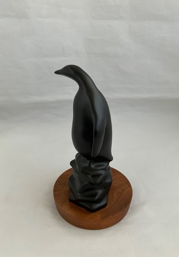 B. C. CERAMICS Walnut Mounted Penguin by Herta Gerz, Vancouver - photo 2