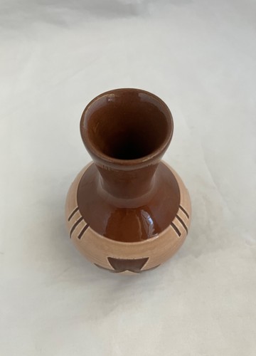 FAITH SWAN Sioux Pottery 4" Vase, South Dakota - photo 3