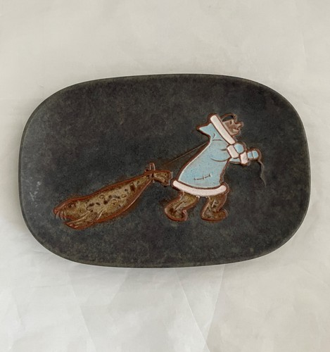 LIEBIG POTTERY Mid-Century Inuit Seal Hunter Wall Plate, Canada - photo 3