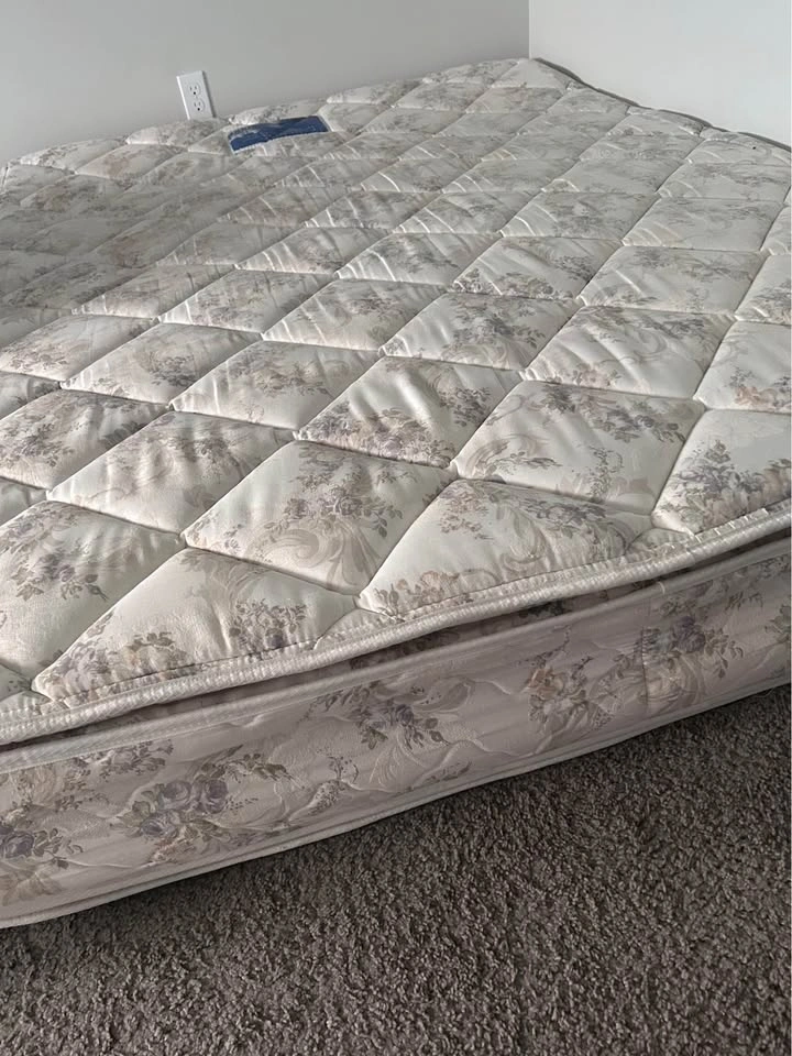 Queen Size Mattress - photo 5